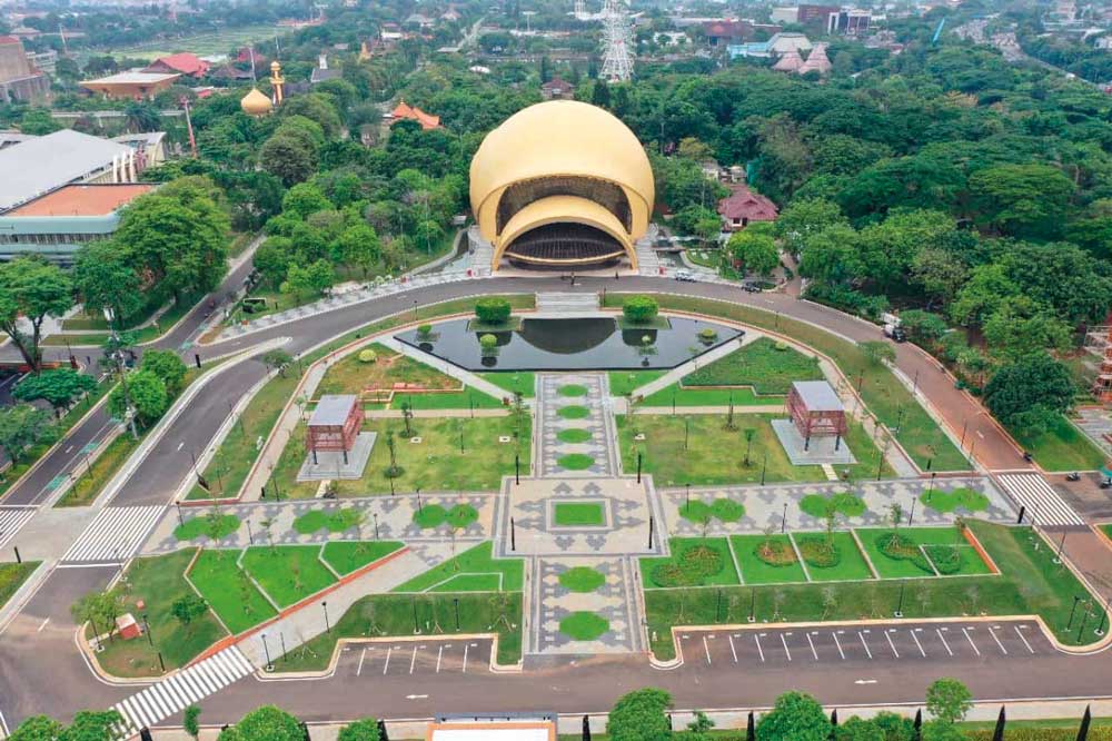 Taman Mini Indonesia Indah (TMII)